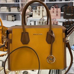 MICHAEL KORS
Mercer Medium Two-Tone Pebbled Leather Belted Satchel
Honeycomb Mlt